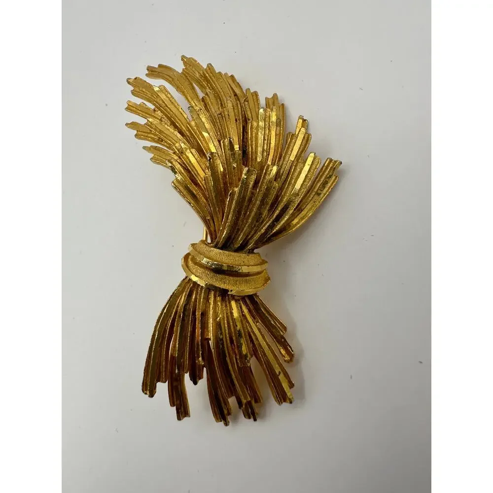 Vintage BSK Signed Gold Tone Bundled Wheat Stalks Brooch Pin